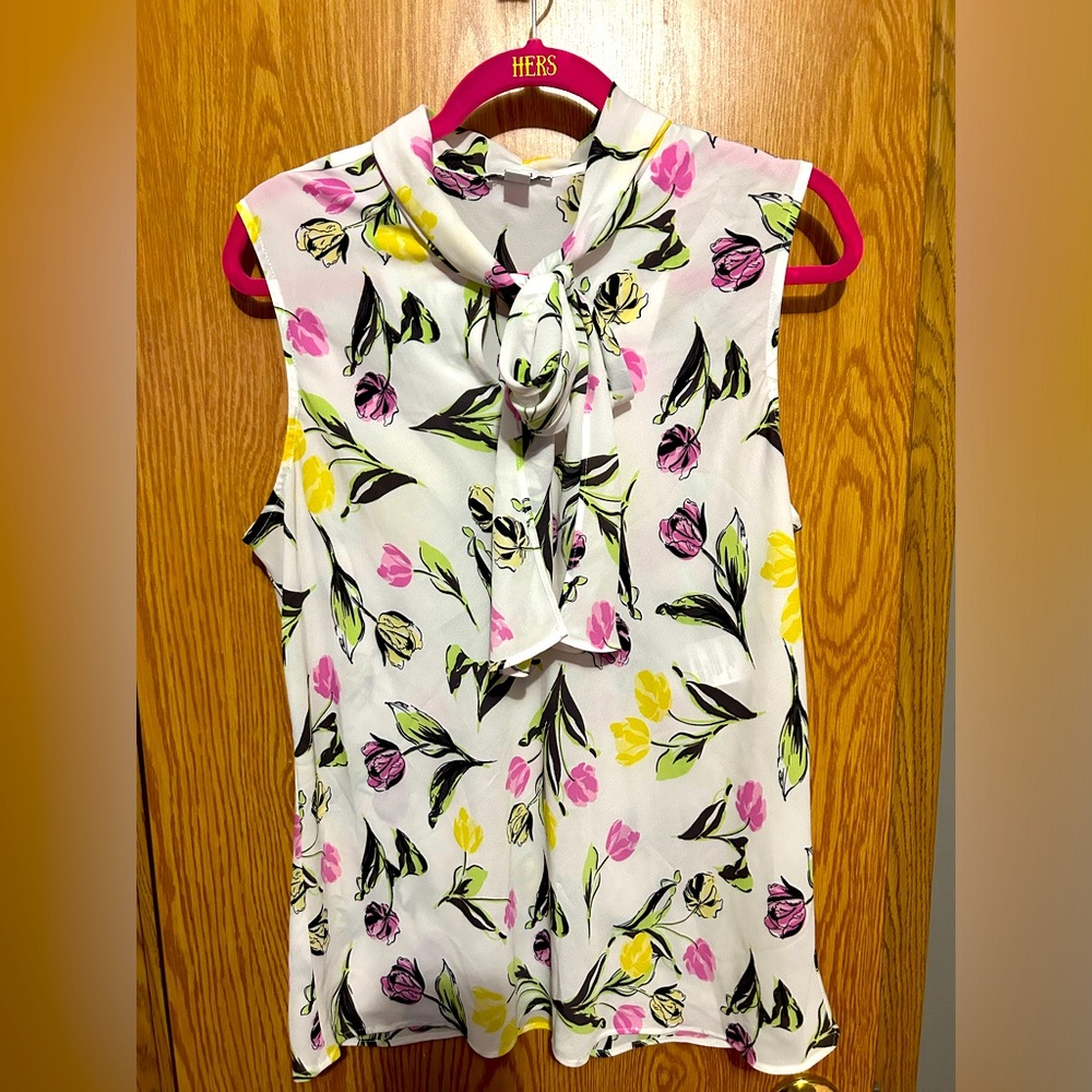 XL floral keyhole blouse